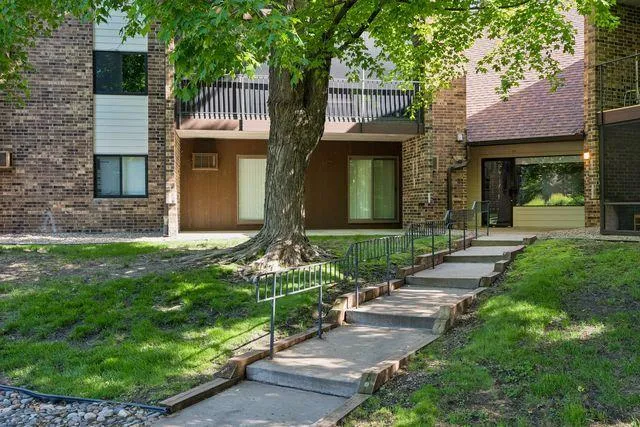 35 Nathan Lane #303 Plymouth, MN 55441