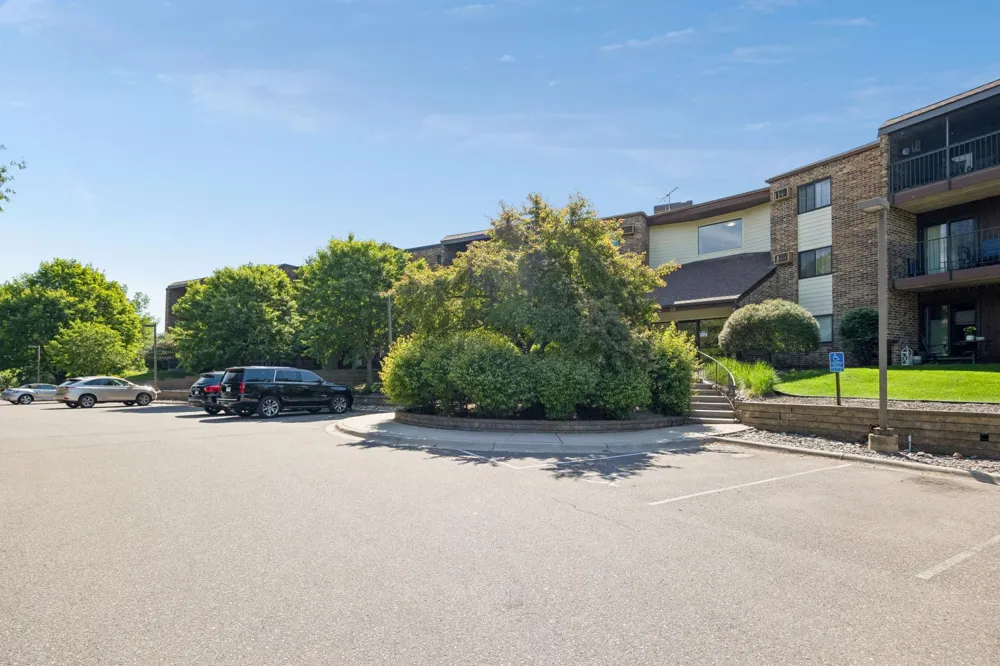35 Nathan Lane #303 Plymouth, MN 55441