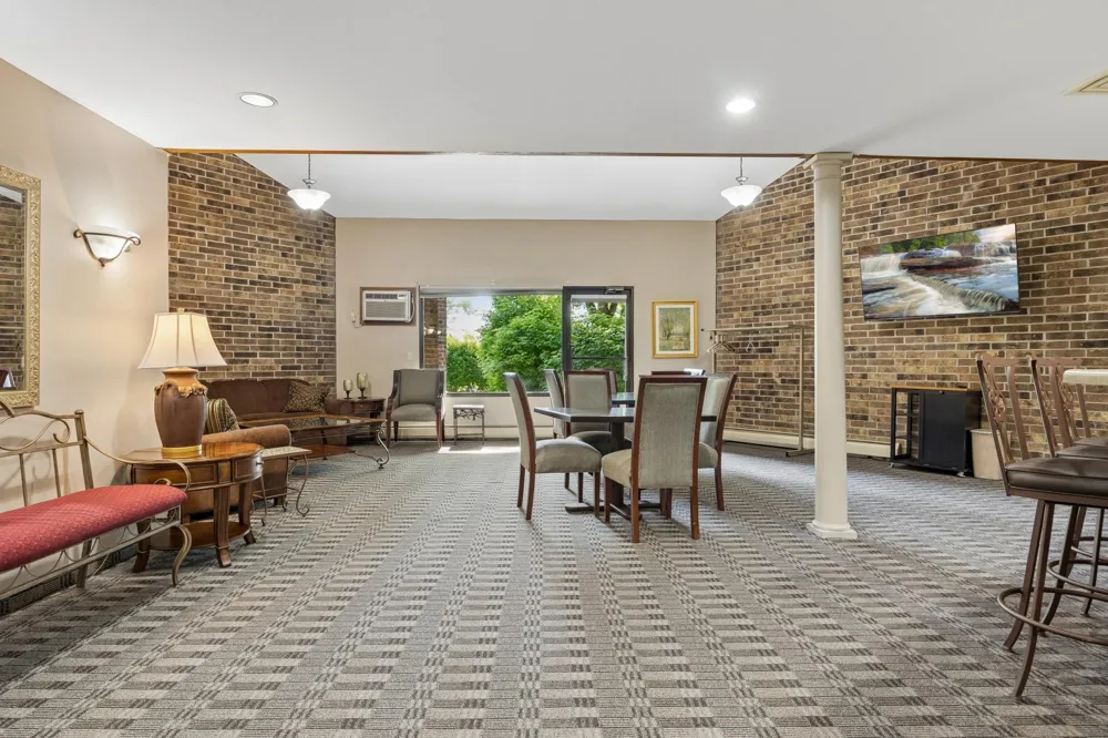 35 Nathan Lane #303 Plymouth, MN 55441