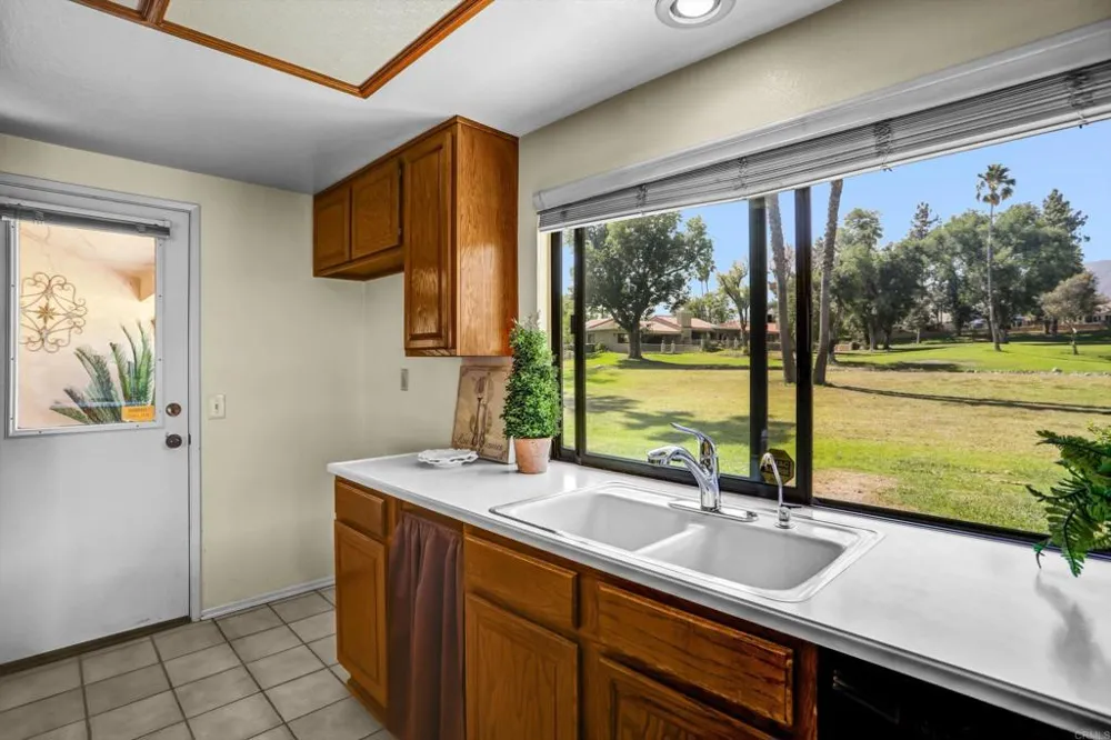 975 Pebble Beach Upland, CA 91784