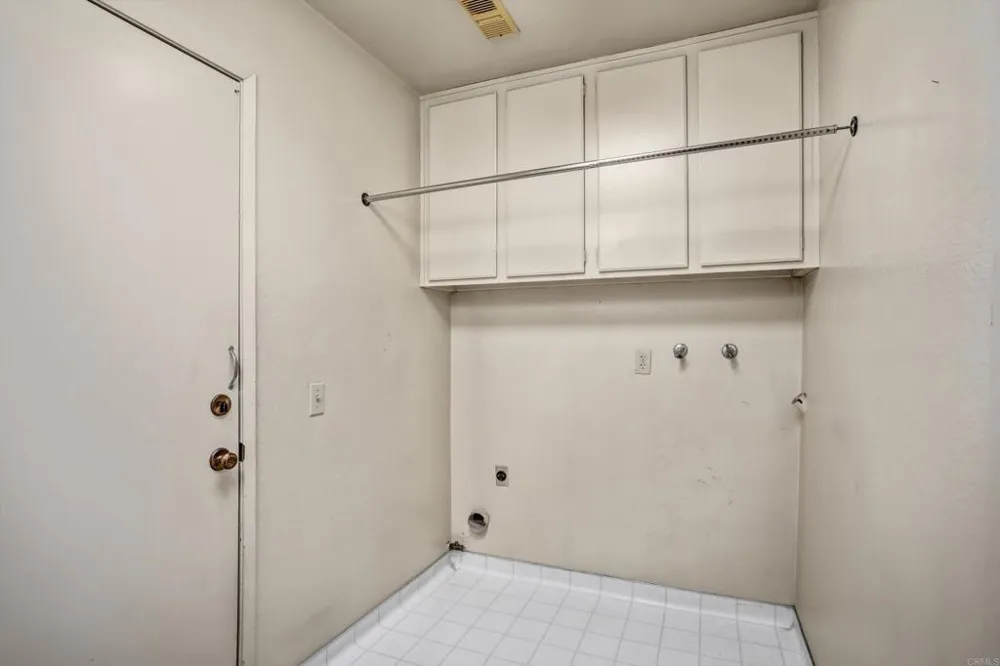 975 Pebble Beach Upland, CA 91784