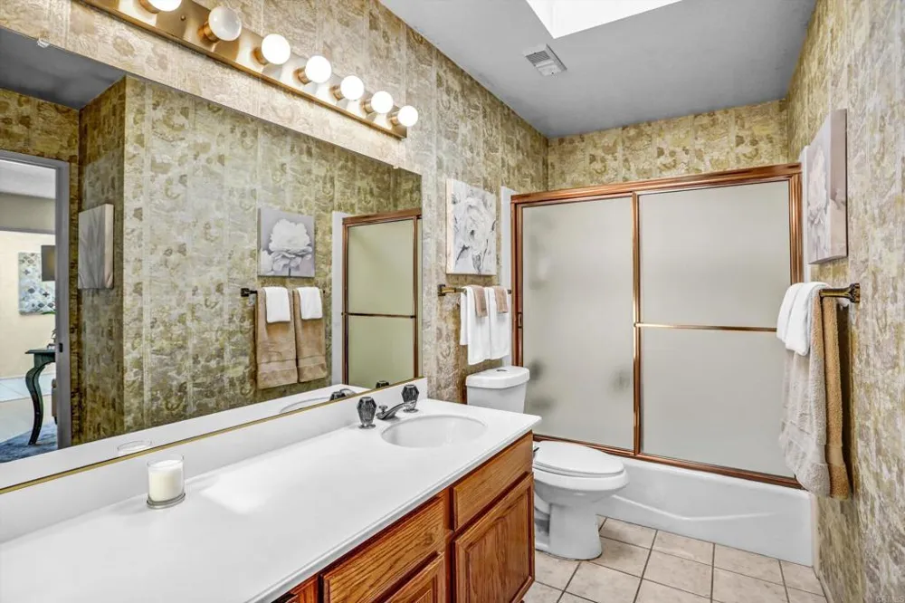 975 Pebble Beach Upland, CA 91784