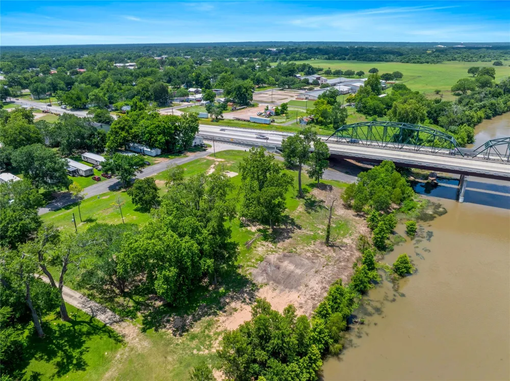 920 Robson Columbus, TX 78934