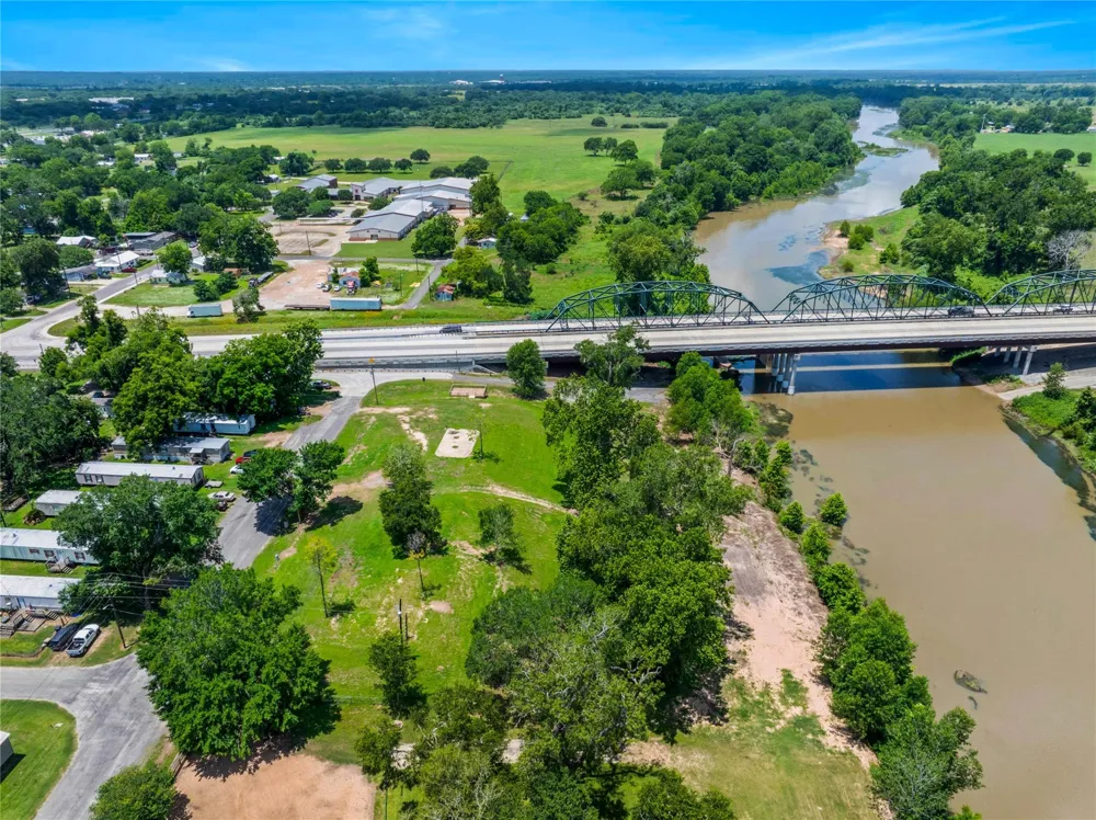 920 Robson Columbus, TX 78934