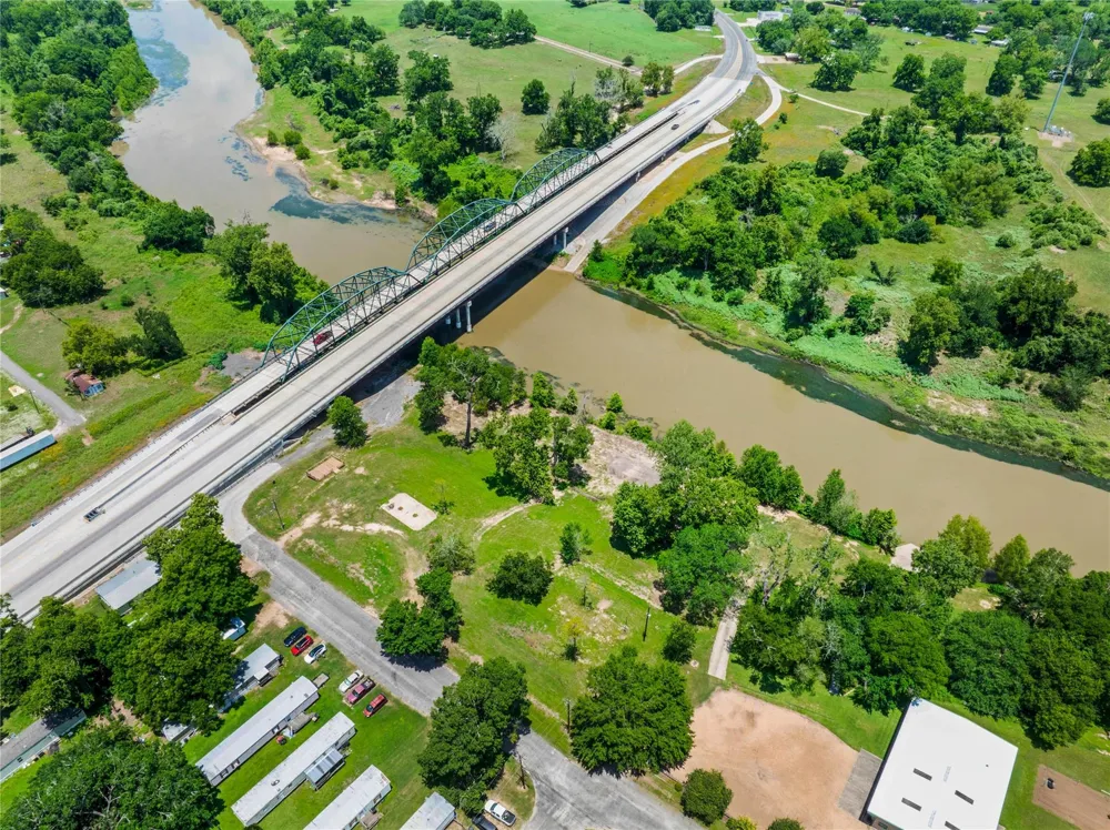 920 Robson Columbus, TX 78934