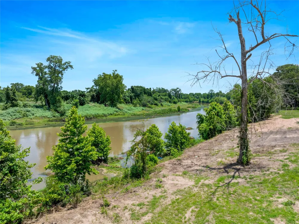 920 Robson Columbus, TX 78934