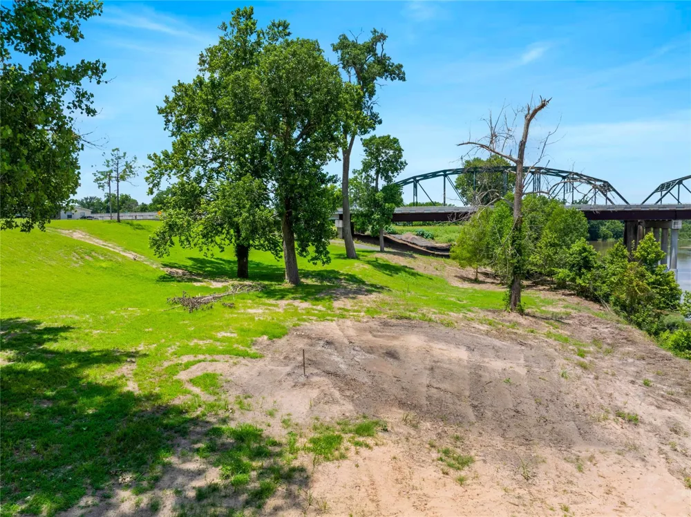 920 Robson Columbus, TX 78934