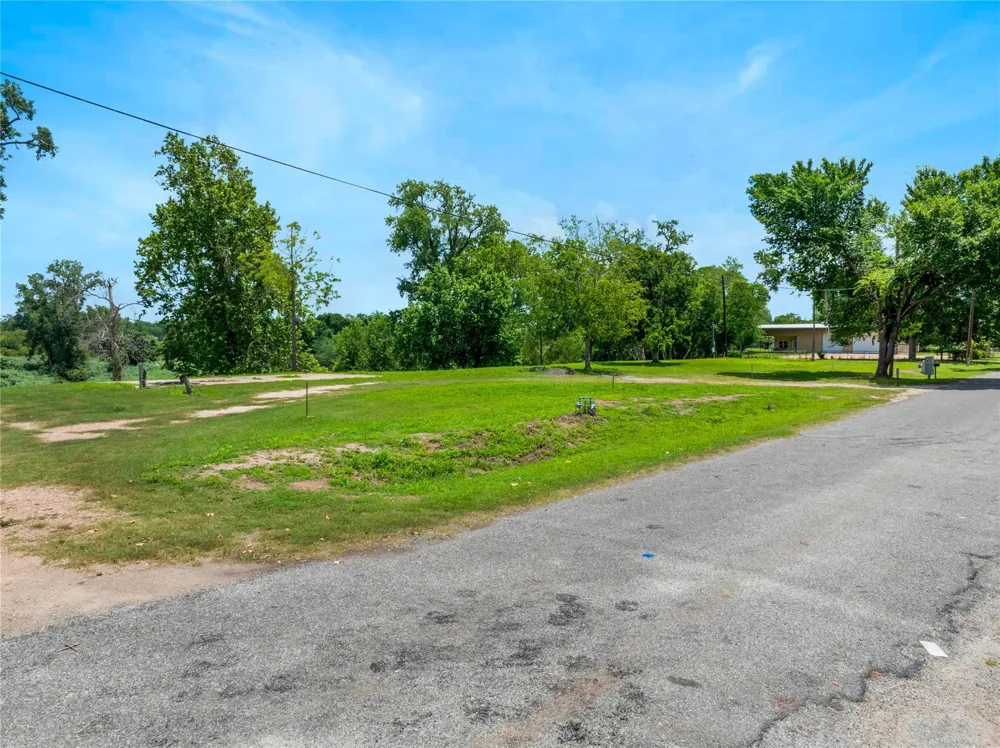 920 Robson Columbus, TX 78934
