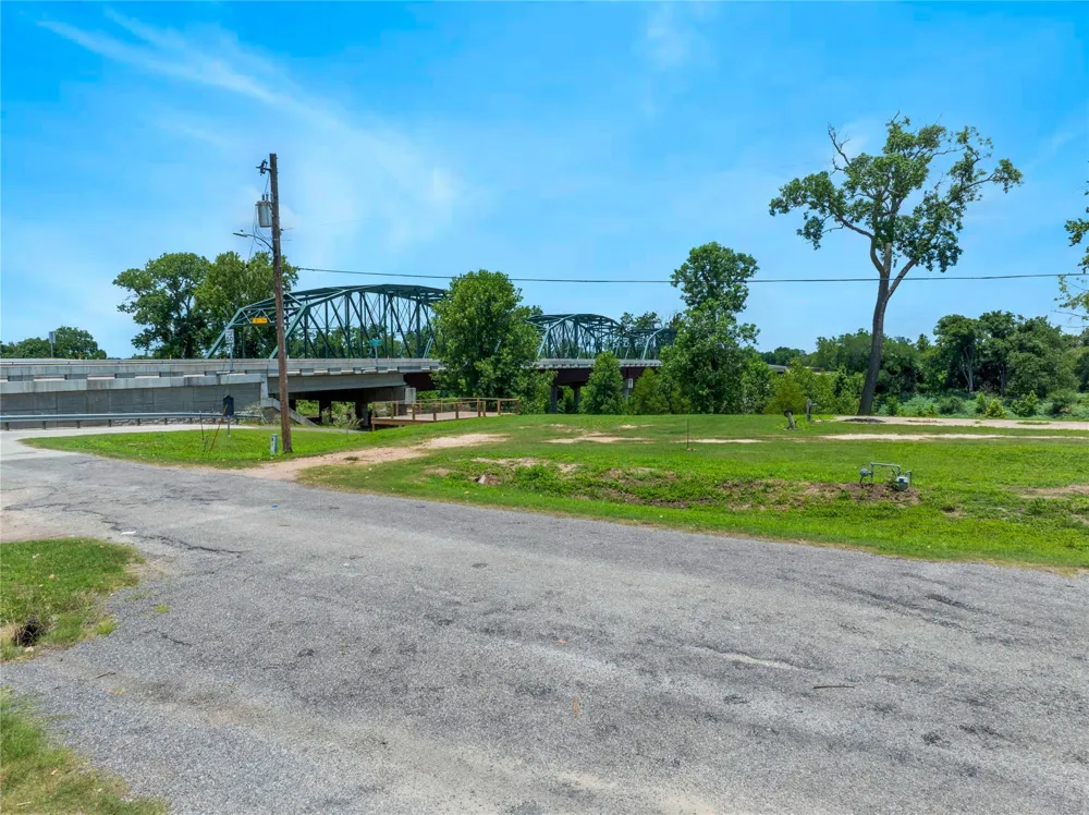 920 Robson Columbus, TX 78934