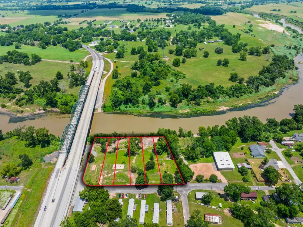 920 Robson Columbus, TX 78934