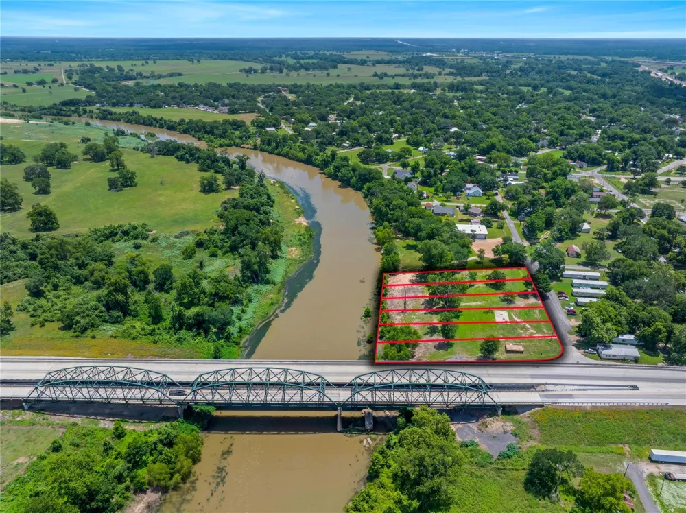 920 Robson Columbus, TX 78934