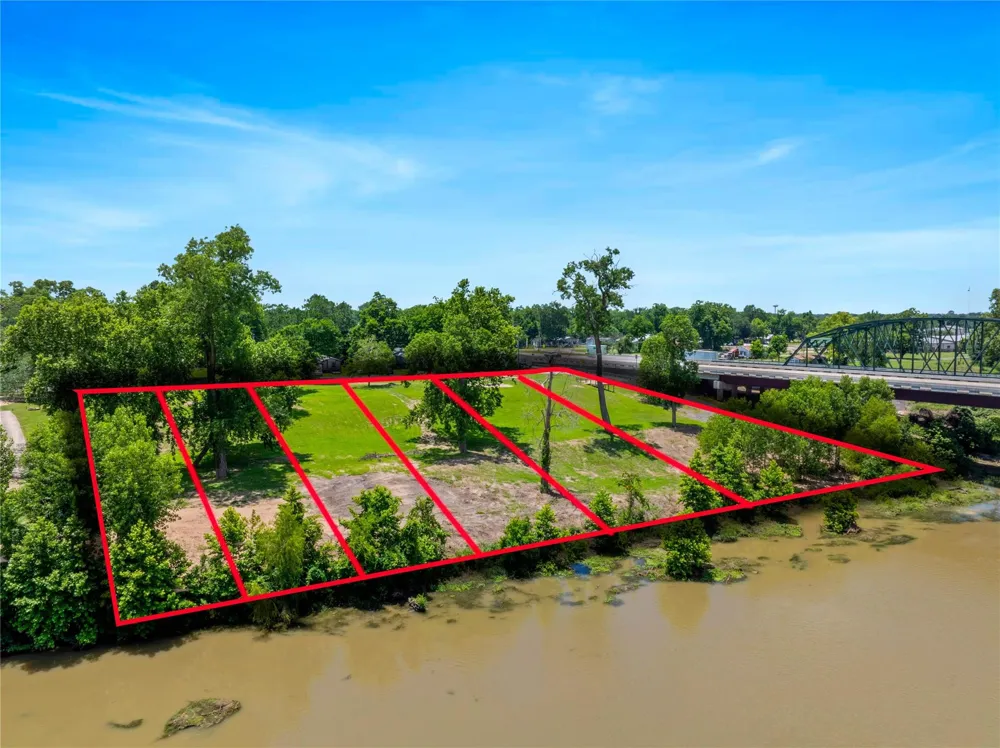 920 Robson Columbus, TX 78934