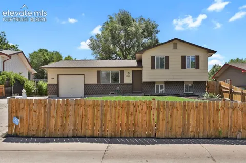 1019 De La Vista Lane
