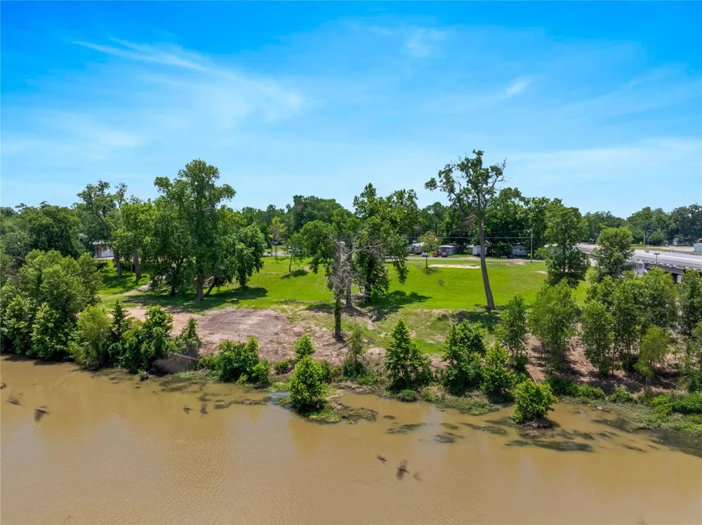 950 Robson Columbus, TX 78934