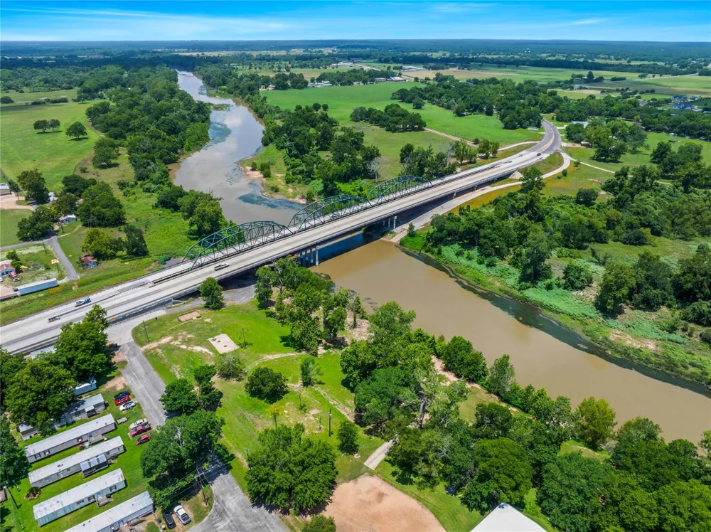 950 Robson Columbus, TX 78934