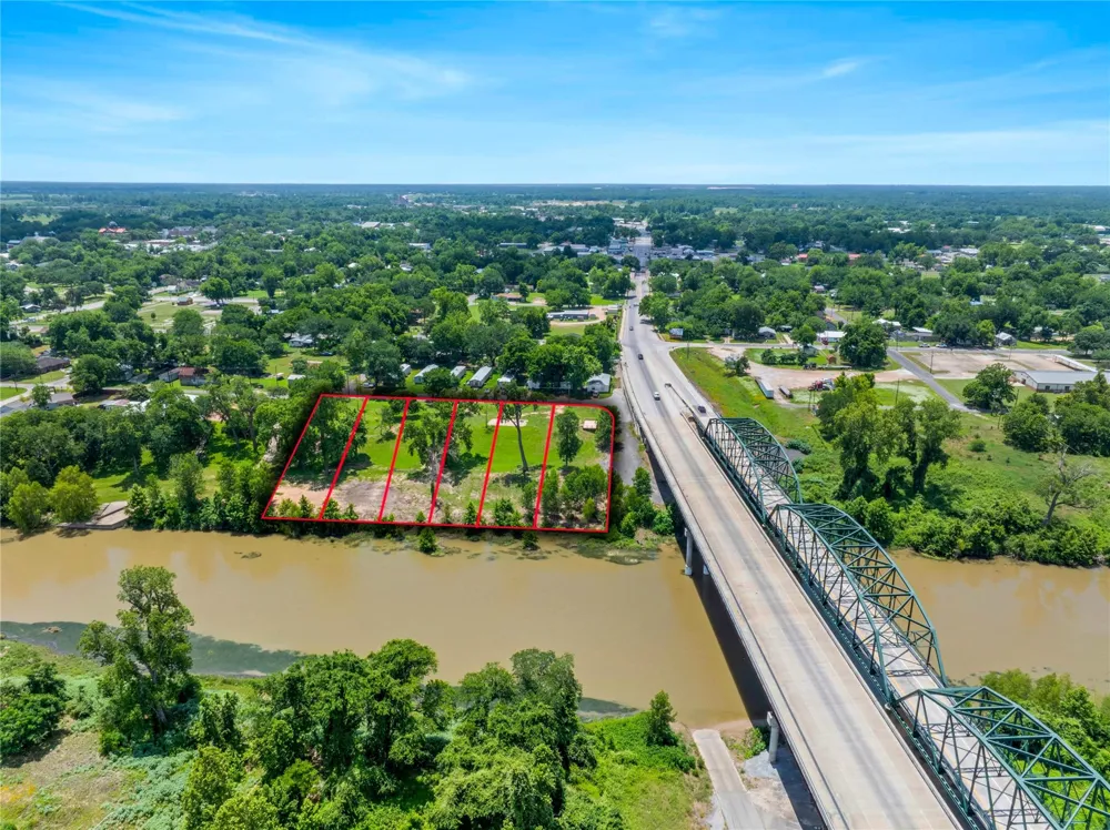 950 Robson Columbus, TX 78934