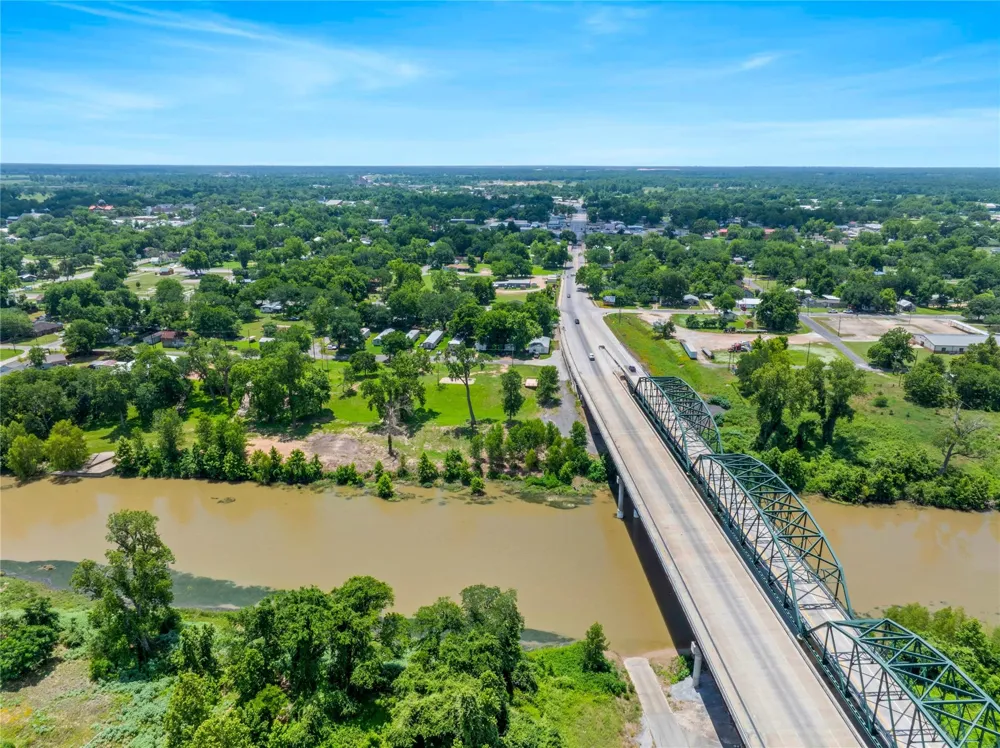 950 Robson Columbus, TX 78934