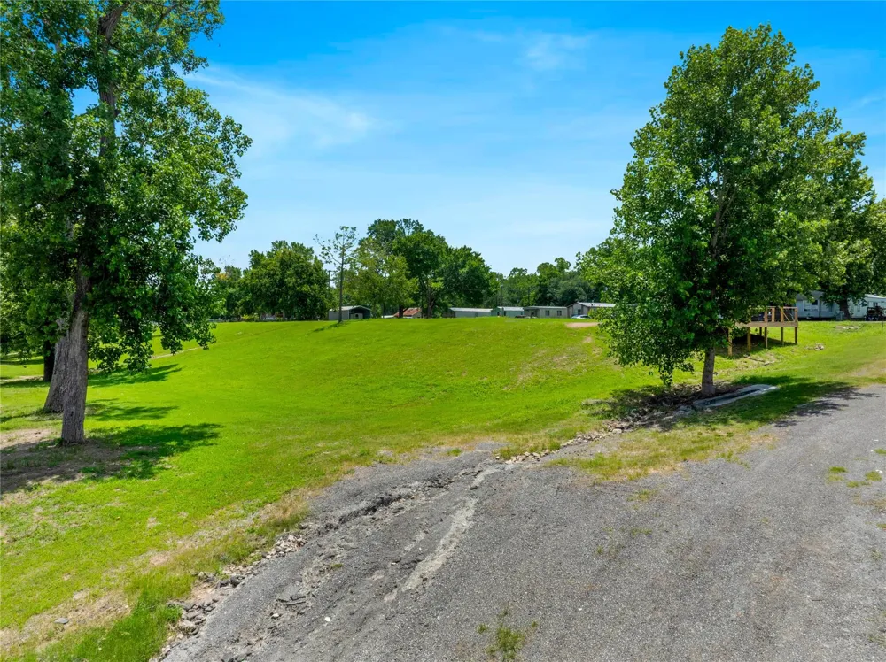 938 Robson Columbus, TX 78934