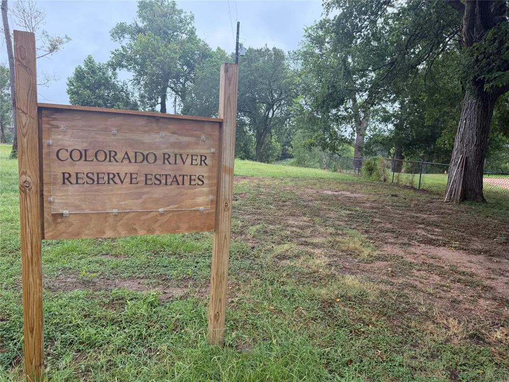 938 Robson Columbus, TX 78934