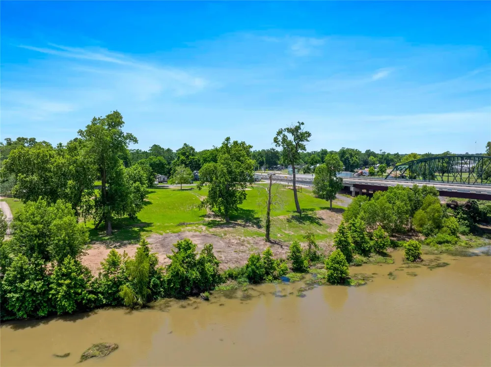 944 Robson Street Columbus, TX 78934