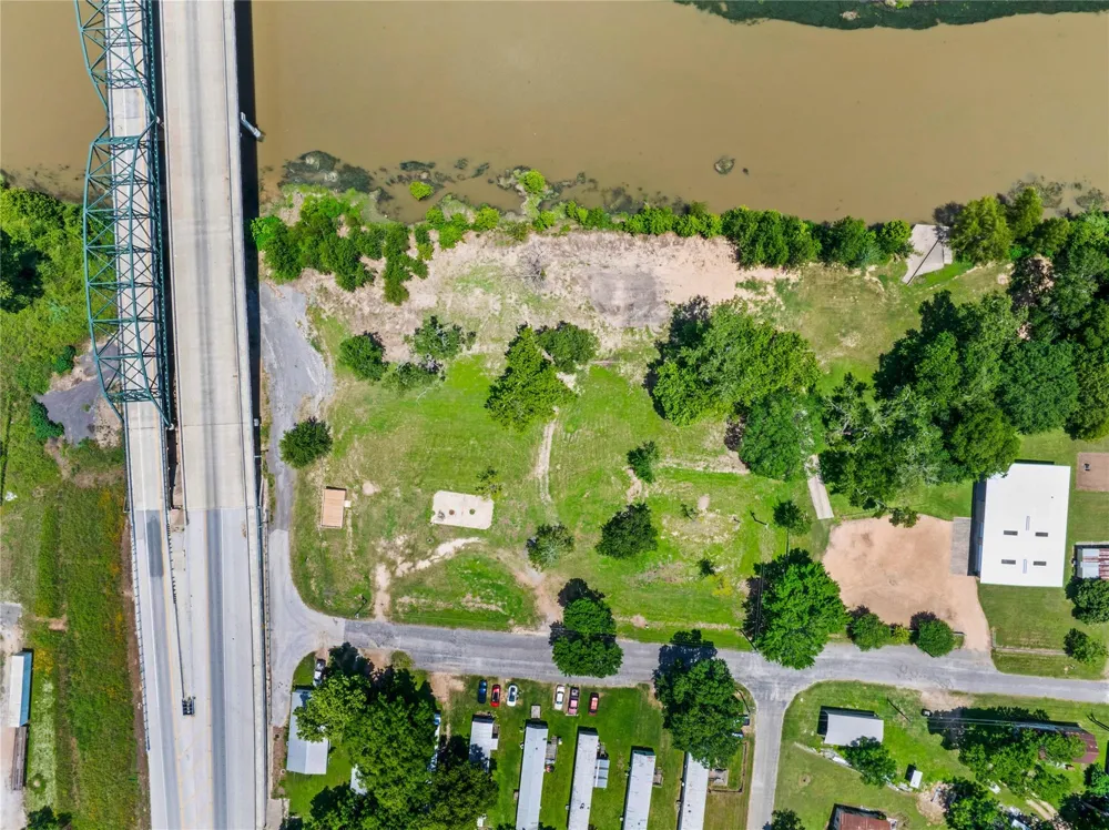 944 Robson Street Columbus, TX 78934
