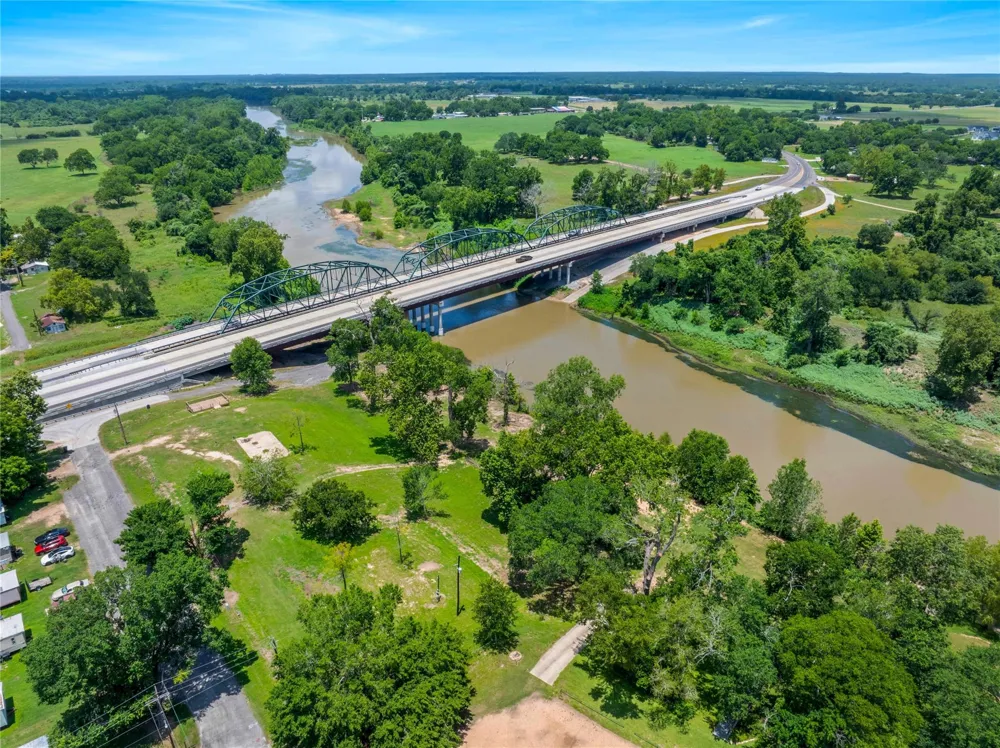 944 Robson Street Columbus, TX 78934