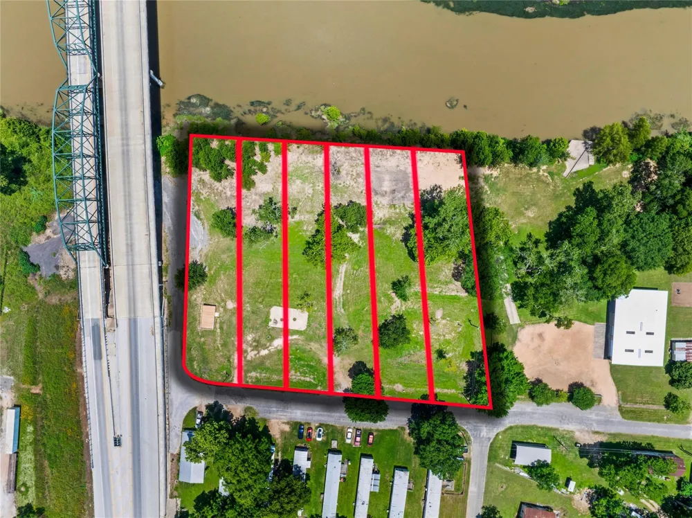 944 Robson Street Columbus, TX 78934