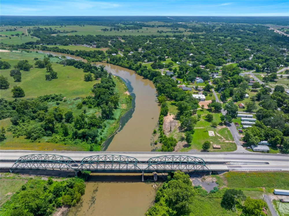 944 Robson Street Columbus, TX 78934