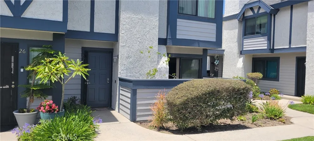 19231 Sherman #27 Reseda, CA 91335