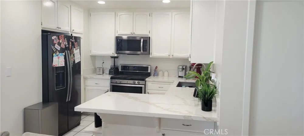19231 Sherman #27 Reseda, CA 91335