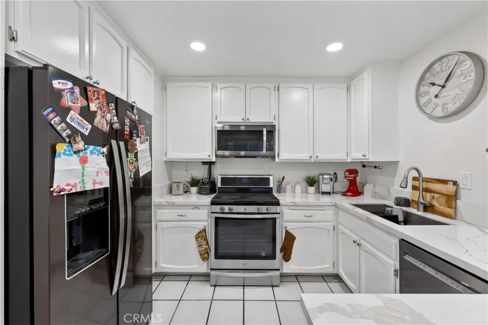 19231 Sherman #27 Reseda, CA 91335