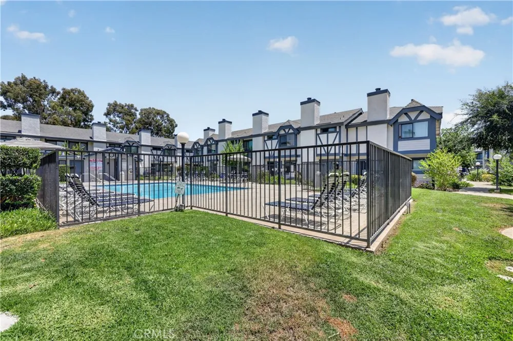 19231 Sherman #27 Reseda, CA 91335