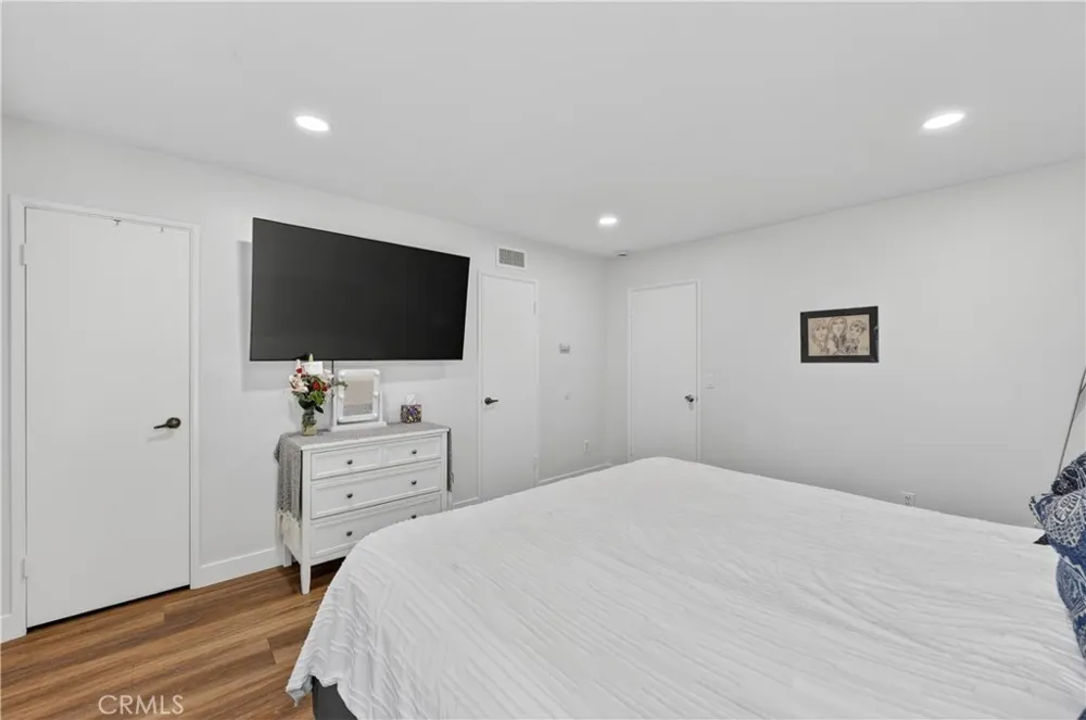 19231 Sherman #27 Reseda, CA 91335