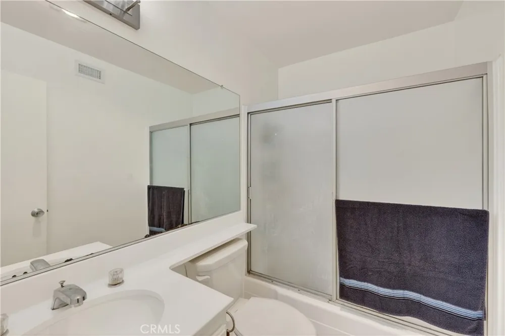 19231 Sherman #27 Reseda, CA 91335