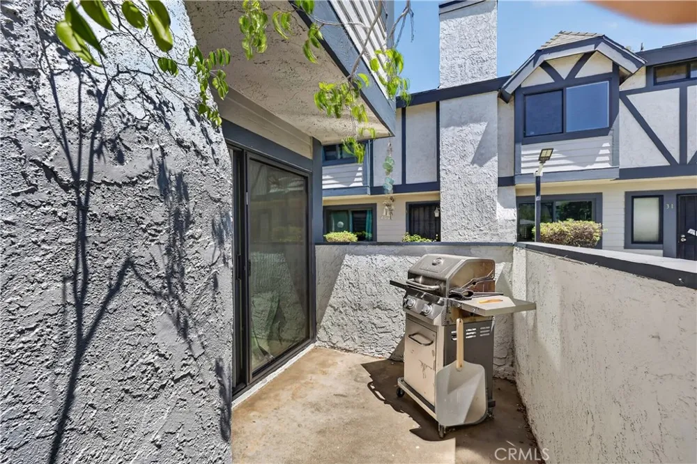 19231 Sherman #27 Reseda, CA 91335