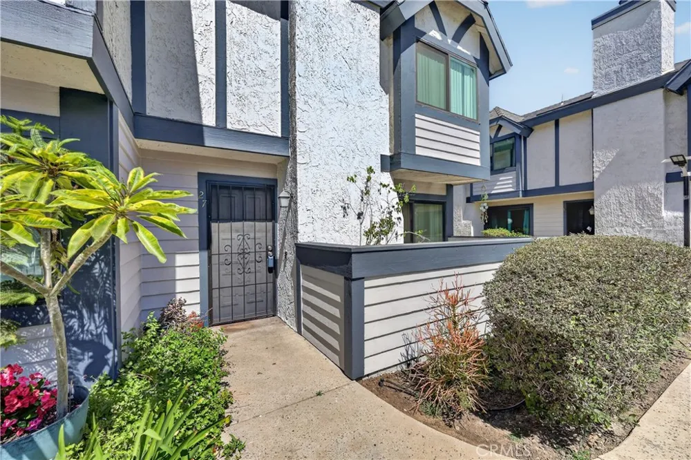 19231 Sherman #27 Reseda, CA 91335