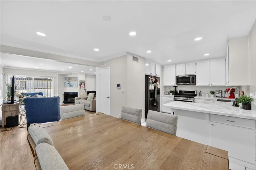 19231 Sherman #27 Reseda, CA 91335