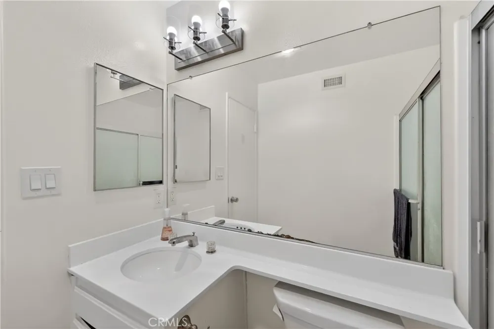 19231 Sherman #27 Reseda, CA 91335