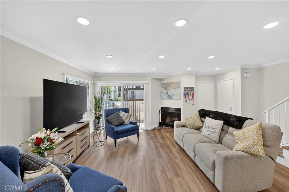 19231 Sherman #27 Reseda, CA 91335