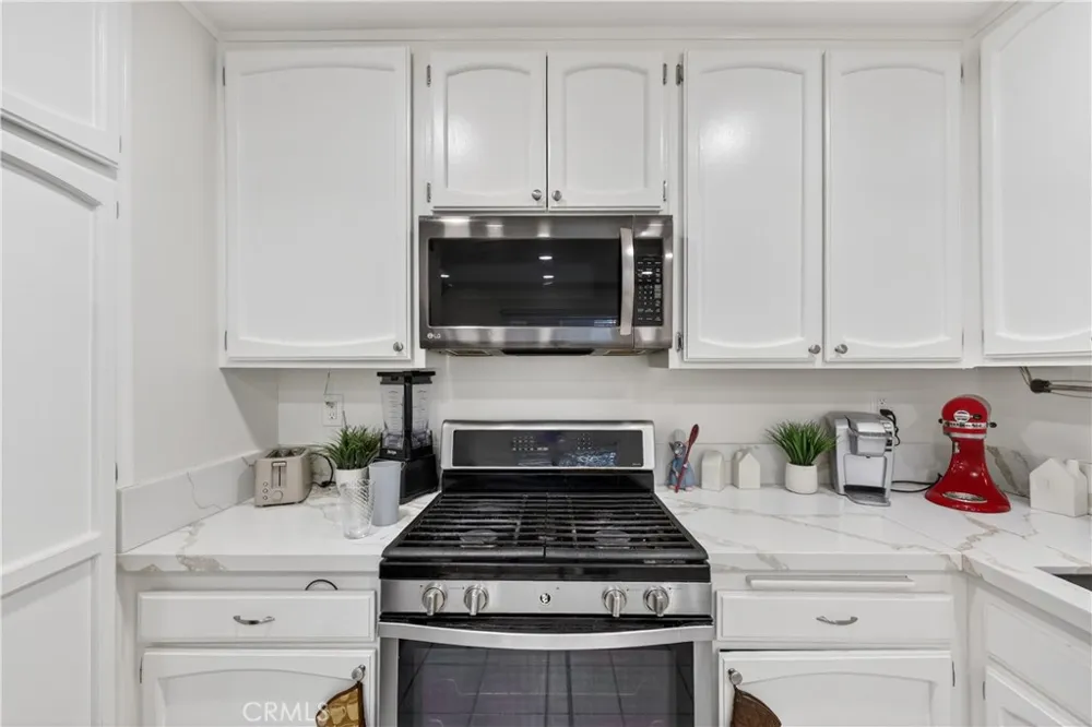19231 Sherman #27 Reseda, CA 91335