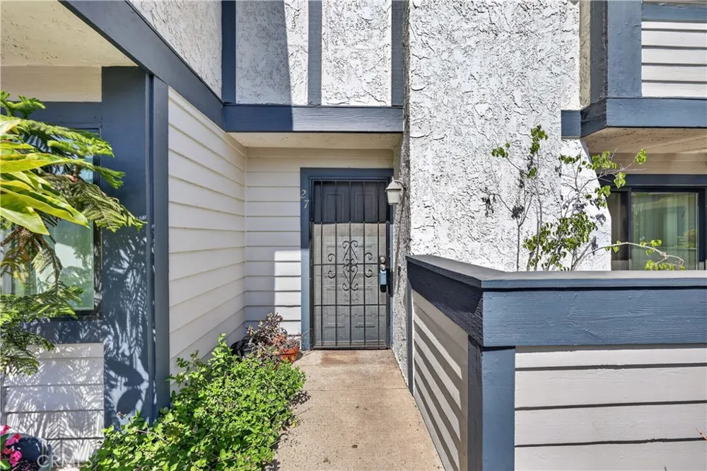 19231 Sherman #27 Reseda, CA 91335