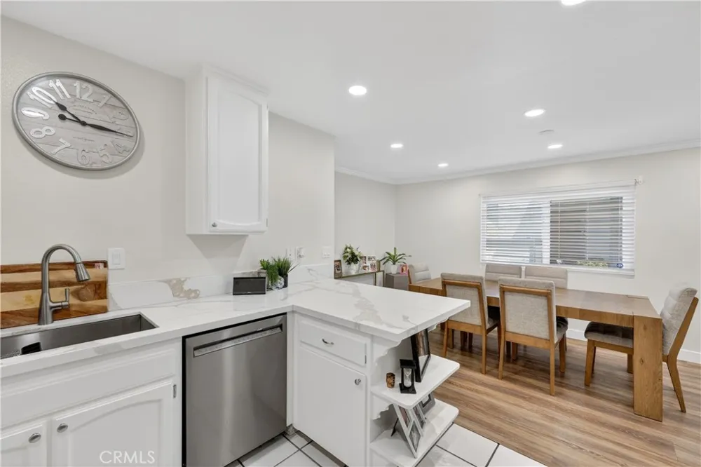 19231 Sherman #27 Reseda, CA 91335