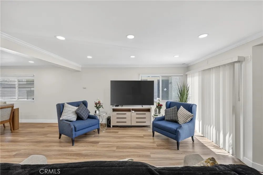 19231 Sherman #27 Reseda, CA 91335
