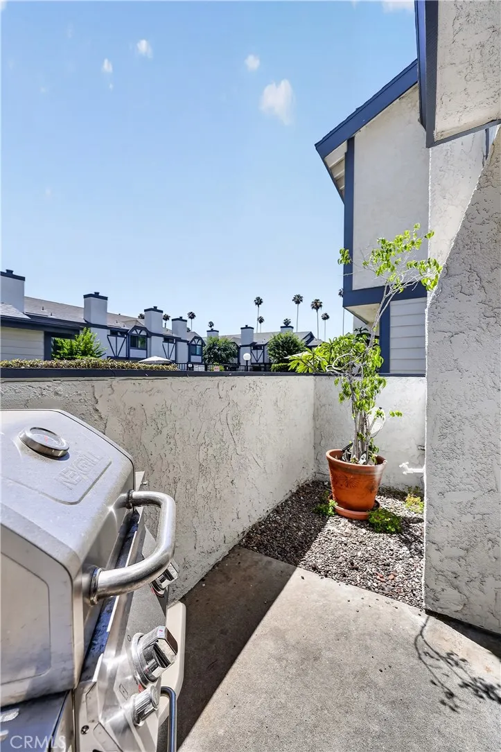 19231 Sherman #27 Reseda, CA 91335