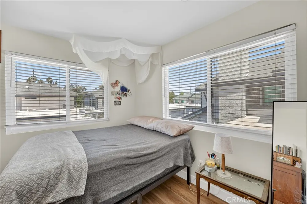 19231 Sherman #27 Reseda, CA 91335