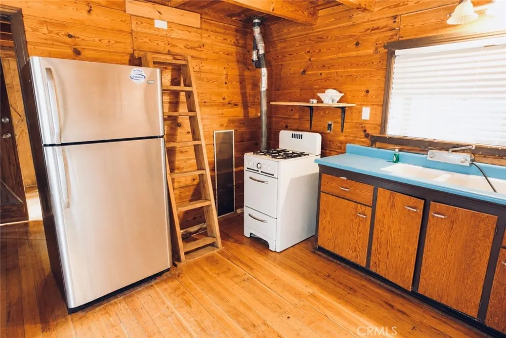 25020 Moon Drive Crestline, CA 92325