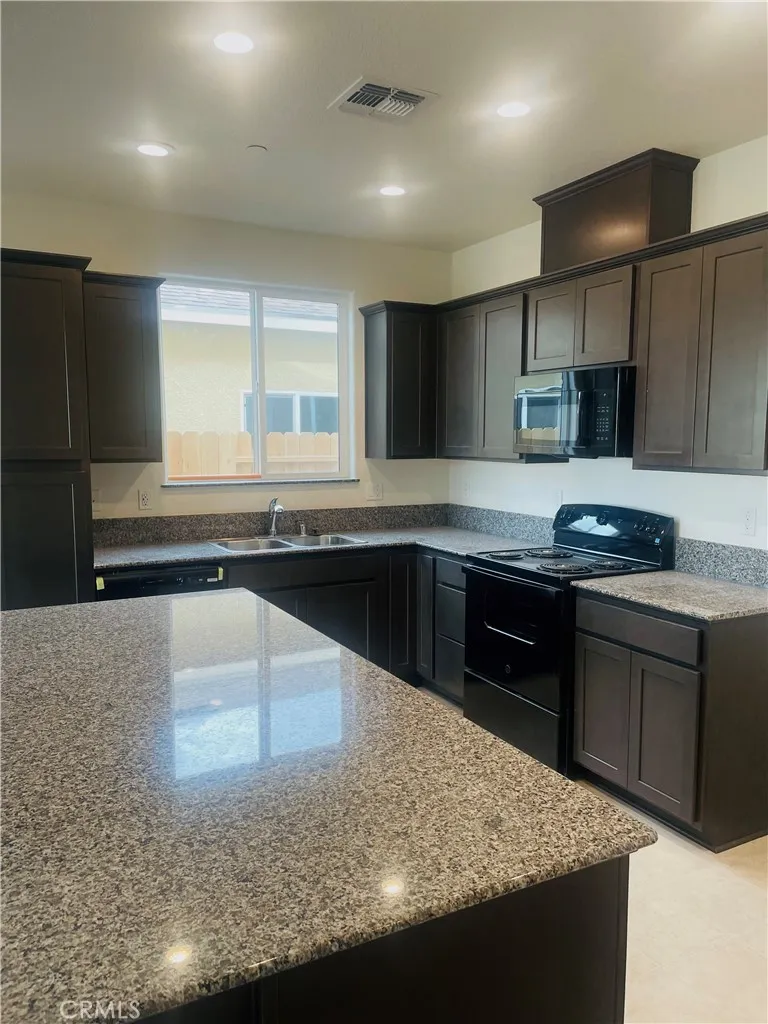 18 Squaw Valley Ct. Merced, CA 95341