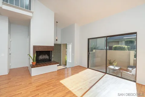 3286 Caminito Eastbluff #114