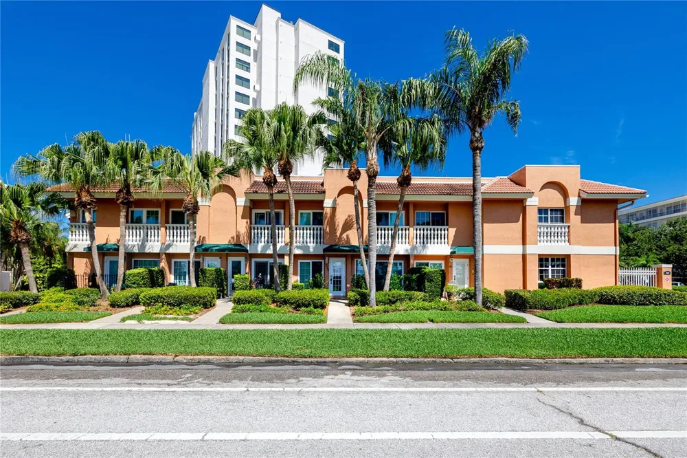 920 NORTH SHORE DRIVE NE St Petersburg, FL 33701