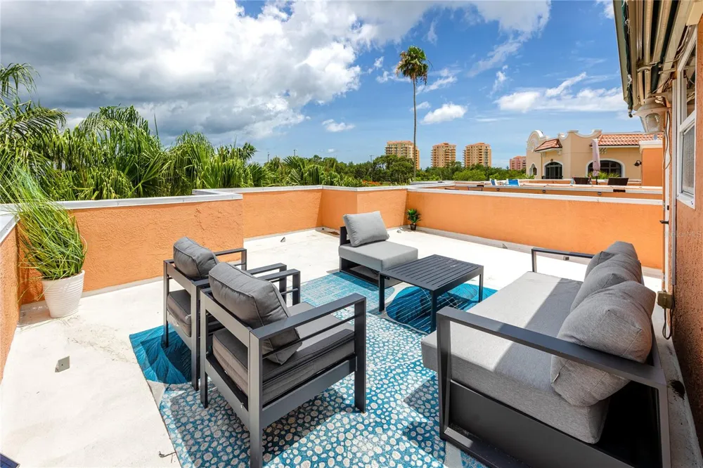 920 NORTH SHORE DRIVE NE St Petersburg, FL 33701